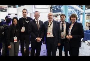 Landrat Martin Neumeyer und weitere Vertreter aus dem Landkreis Kelheim haben ebenso wie Bundesverkehrsminister Volker Wissing die International CES 2025 in Las Vegas besucht. Der Landkreis Kelheim war dort mit dem Projekt „SUE“ vertreten. Quelle: Bundesministerium für Digitales und Verkehr