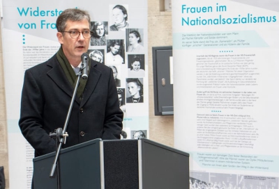 Oberbürgermeister Christian Schuchardt eröffnet die Ausstellung. Foto: Dr. Petra Steinbach