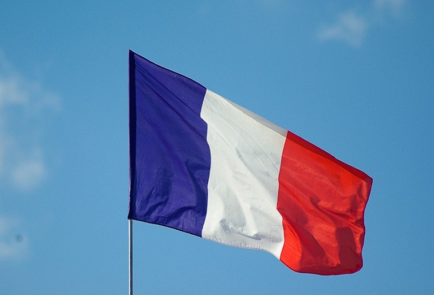 Fransa'da liselilere göre hükümetin uzun elbise yasağı &quot;damgalayıcı&quot;