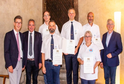 v.li: Oberbürgermeister Christian Schuchardt, MdB Paul Lehrieder, Sebastian Zimmer, Thomas Redelberger, Philipp Scheuplein, Ulrike Bauer, Harald Gröger, MdB Andrew Ullmann. Auf dem Foto fehlt Thomas Volkenstein. Foto: Claudia Lother