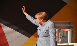 Merkel, ABD&#039;nin İklim Zirvesi&#039;ne dönmesini memnuniyetle karşıladı
