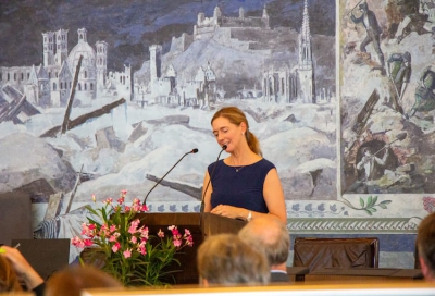 Bürgermeisterin Judith Roth-Jörg begrüßt Vertreterinnen und Vertreter des Projekts „Schulen musizieren“ im Ratssaal.  Foto: Petra Steinbach