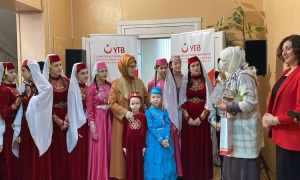 Emine Erdoğan Kırım Tatarca Çocuk Kitapları Dağıttı