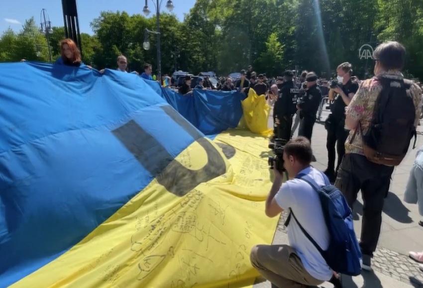 &quot;İkinci Dünya Savaşı&quot; anmasında Ukrayna bayrağına izin verilme