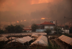 Yunanistan&#039;da yangın Batı Trakya&#039;da Türklerin yaşadığı köylere ulaştı
