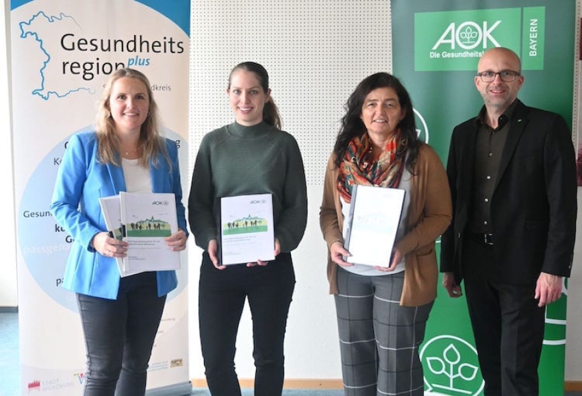 AOK Gesundheitsbericht an die Gesundheitsregion plus Stadt und Landkreis Würzburg übergeben