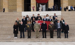 Türk, Azerbaycanlı, KKTC&#039;li ve Türkmen şehit çocukları Anıtkabir&#039;i ziyaret etti