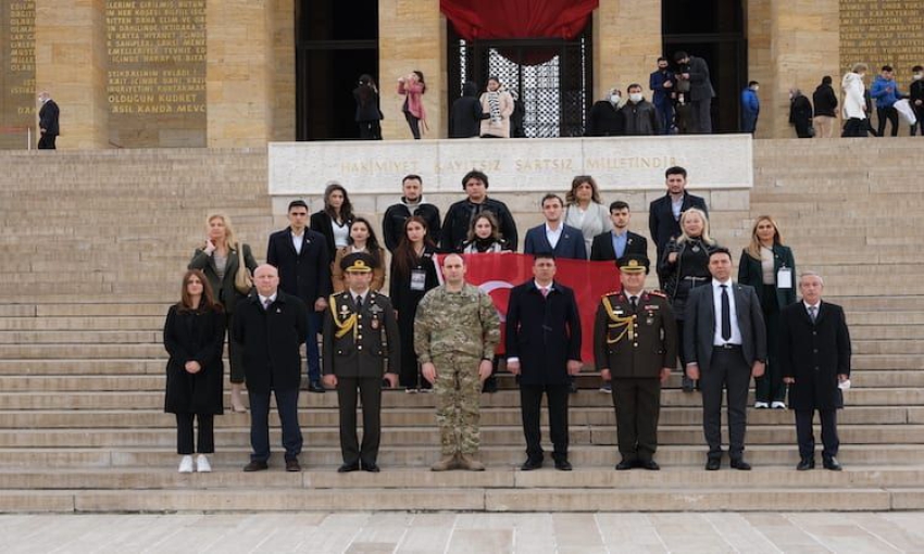 Türk, Azerbaycanlı, KKTC'li ve Türkmen şehit çocukları Anıtkabir'i ziyaret etti