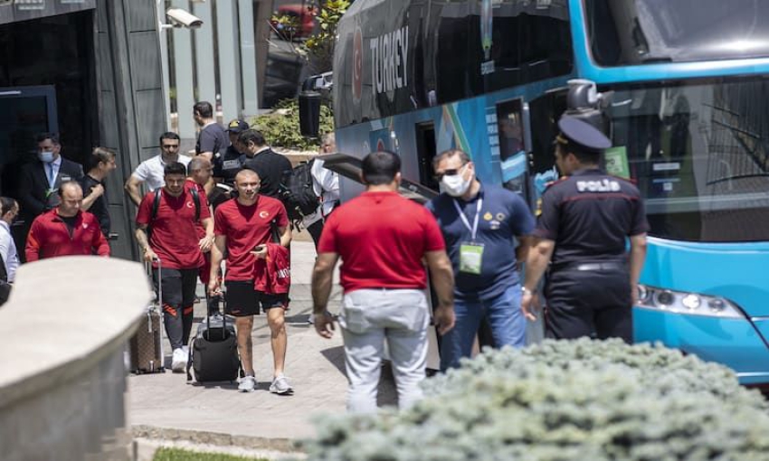 A Milli Futbol Takımı, Bakü'de kaldığı otelden ayrıldı