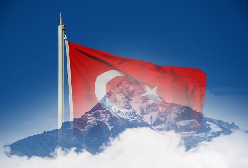 Cumhuriyetin 100. yılında Everest'te Türk bayrağını taşıyacak dağcılar destek bekliyor