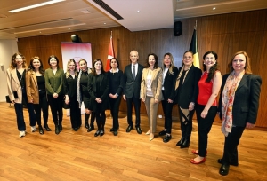 Foto: AA. Belçika’nın başkenti Brüksel’de Türk kadın girişimciler etkinliği düzenlendi. Türkiye’nin Brüksel Büyükelçiliği tarafından düzenlenen etkinliğe Türkiye&#039;nin Brüksel Büyükelçisi Bekir Uysal (sağ 6), Türkiye Kadın Girişimciler Derneğinin (KAGİDER) Başkanı Esra Bezircioğlu (sağ 5) ve çok sayıda davetli katıldı.