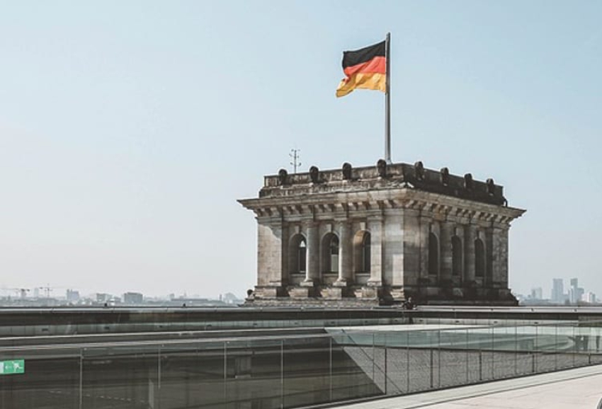 Almanya'da devlet kurumlarındaki darbe şüphelilerine yönelik operasyon