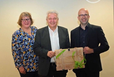 Von links: Personalratsvorsitzende Manuela Fretschner, Leo Weber und AOK-Direktor Alexander Pröbstle.  © AOK,  Jürgen Arnold