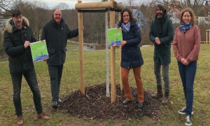 Rotary Club Nürnberg-Connect spendet sieben Bäume