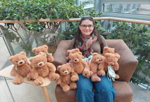 Eva Baumann, in der Stadtbücherei Würzburg für die Bärenfamilie verant-wortlich, freut sich auf die neue Runde mit Flap.