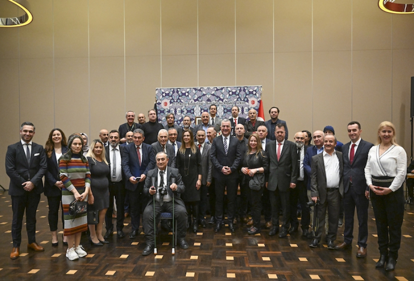 Almanya'da Türk gazeteciler Berlin Büyükelçiliği'nde buluştu