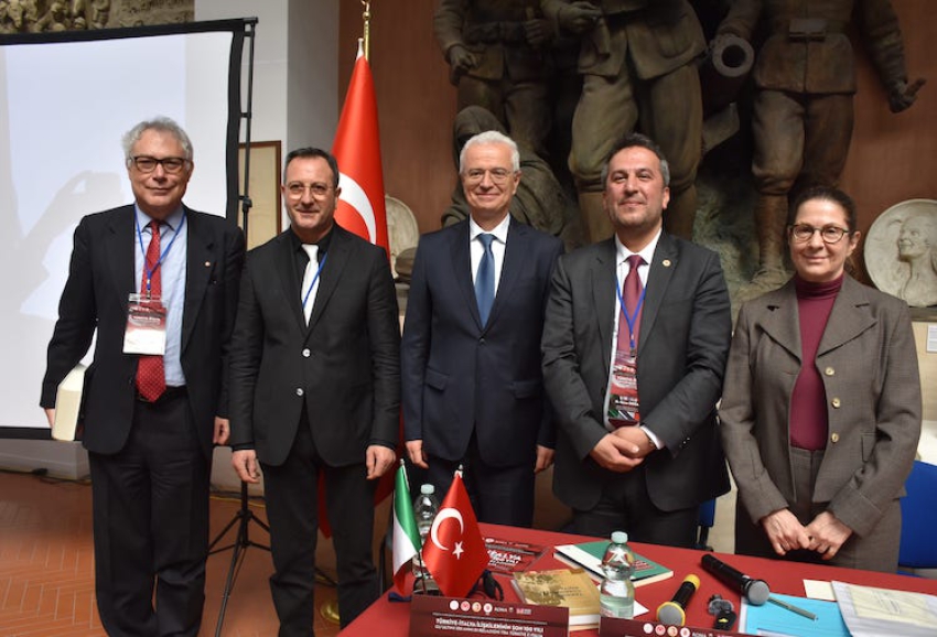 Roma'da &quot;Türkiye-İtalya İlişkilerinin Son 100. Yılı&quot; paneli düzenlendi