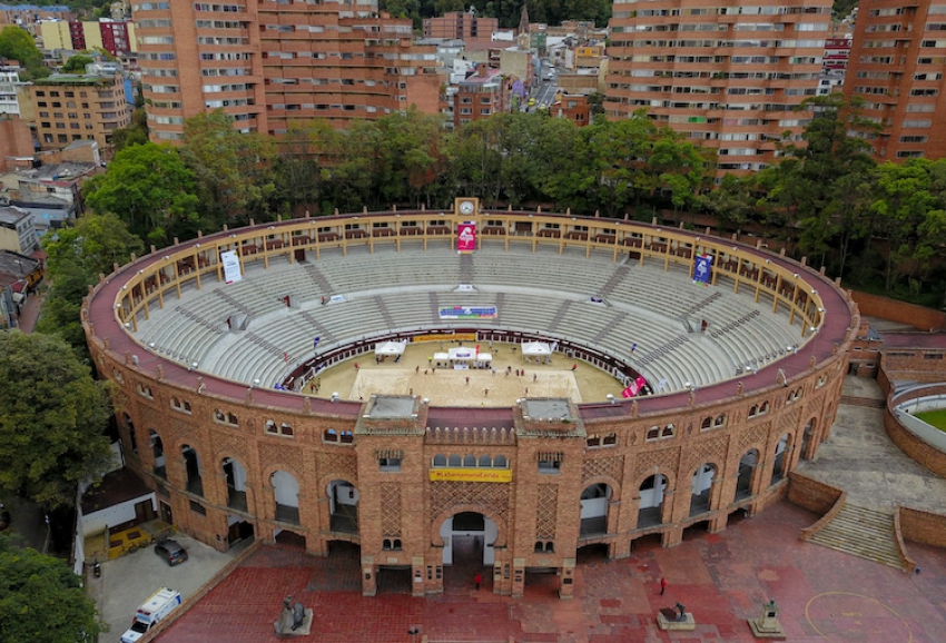 Bogota'daki Santa Maria Boğa Güreşi Alanı kumsal oyunları sahasına dönüştürüldü