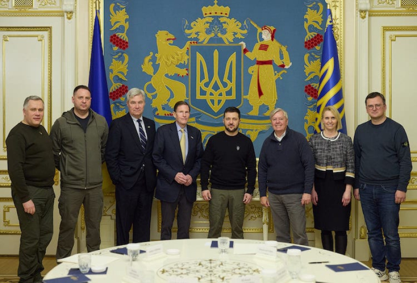 ABD'li senatörler Kiev'i ziyaret etti