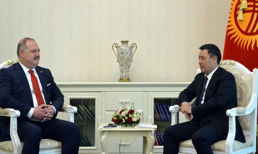Türkiye'nin Bişkek Büyükelçisi Doğan, Kırgızistan Cumhurbaşkanı Caparov'a güven mektubunu sundu