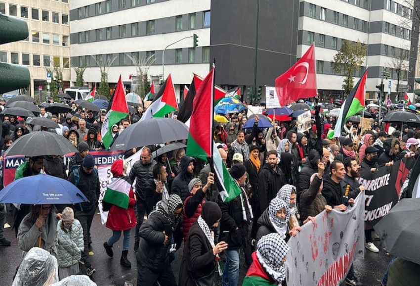 Düsseldorf'taki Filistin yürüyüşüne 17 binden fazla kişi katıldı
