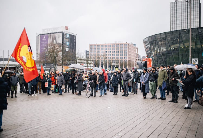 Almanya'daki ırkçı terör saldırısında yaşamını yitirenler Dortmund kentinde anıldı