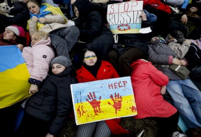 Almanya’nın başkenti Berlin’de binlerce kişi Ukrayna’daki savaşı protesto etti