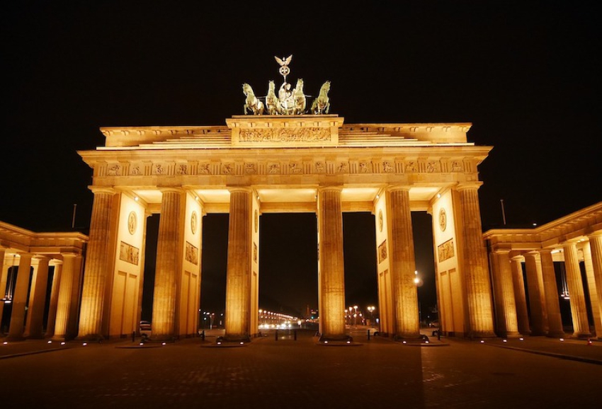 Berlin'de kamuya ait binalar enerji tasarrufu için geceleri aydınlatılmayacak