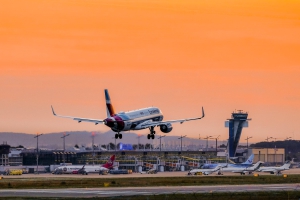 In den Pfingstferien läuft der Betrieb am Airport Nürnberg auf Hochtouren, um Reisewillige in die Ferne zu schicken.  Foto: Flughafen Nürnberg.de