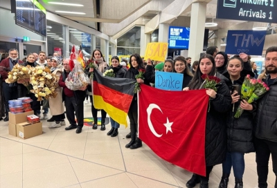 Kahramanmaraş merkezli, 10 ili etkileyen 7,7 ve 7,6 büyüklüğündeki depremlerin ardından Almanya&#039;dan arama kurtarma çalışmaları için bölgeye giden ekipler görevlerinin tamamlayarak Almanya&#039;ya geri döndü.