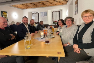 Politischer Stammtisch in der Rumpelkammer in Werneck mit MdB Markus Hümpfer und Ortsvereinsvorsitzende Doris Schneider  Bild: Jochen Kraft