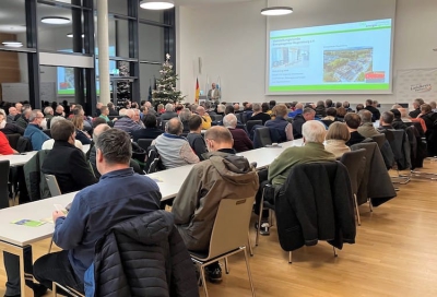 Mehr als 120 Personen sind zur Infoveranstaltung des Landratsamtes Kelheim und der Energieagentur Regensburg gekommen..  Foto: Sandra Schneider, Landratsamt Kelheim