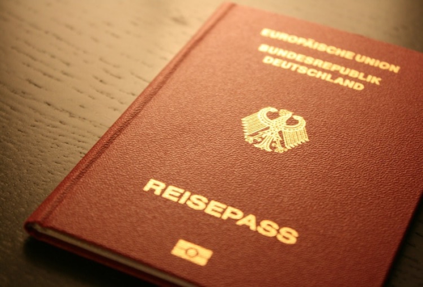 Alman hükümeti, çifte vatandaşlık imkanını herkese tanıyacak yasa tasarısını onayladı