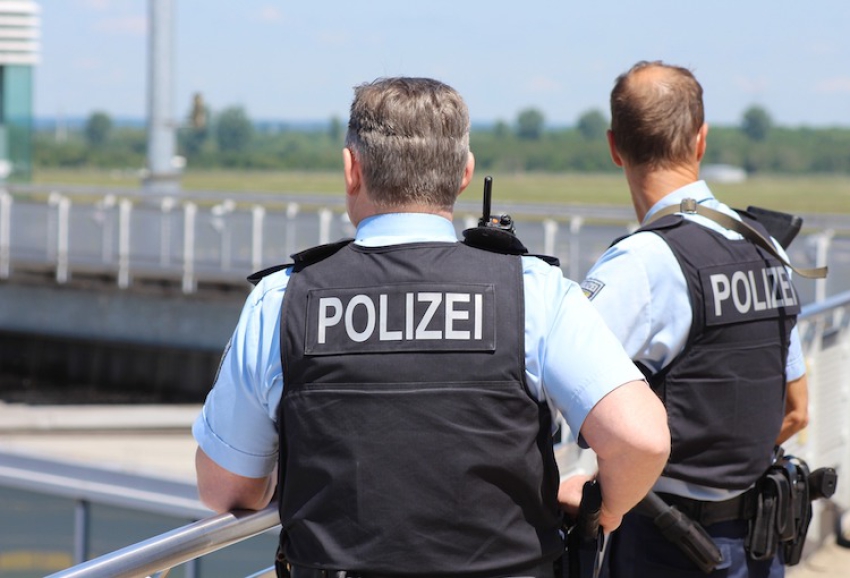 Almanya'da taraftara orantısız şiddet uygulayan polis hakkında soruşturma başlatıldı