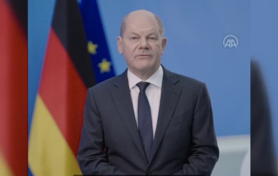 Almanya Başbakanı Olaf Scholz&#039;un haftalık video mesajı - Türkçe &quot;Gerçek dost kötü günde belli olur&quot; demesi 01:58