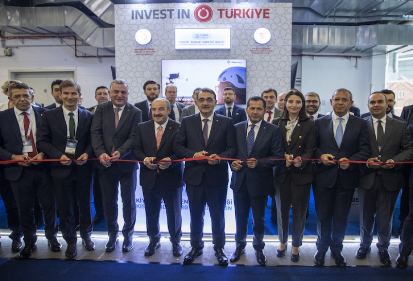 Bakanlar Dönmez ve Varank, WindEnergy etkinliğinde Türkiye pavilyonunun açılışını yaptı