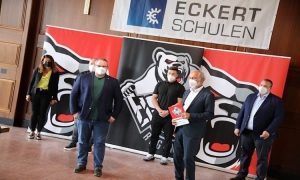 „Eine hochprofessionelle Partnerschaft“: die Eckert Schulen und Eisbären Regensburg verlängern ihr gemeinsames Engagement