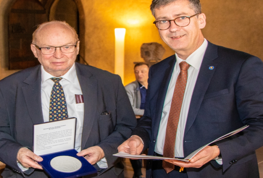 Ehrenmedaille für Anton Halbich: Europa zur Lebensaufgabe gemacht