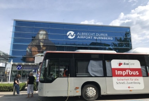 Der Impfbus macht am Donnerstag und Freitag, 19. und 20. Mai 2022, Station am Albrecht-Dürer-Airport. Geimpft wird von 10 bis 18 Uhr (Pause von 13 bis 13.30 Uhr). Bildnachweis: Stadt Nürnberg / Markus Hack