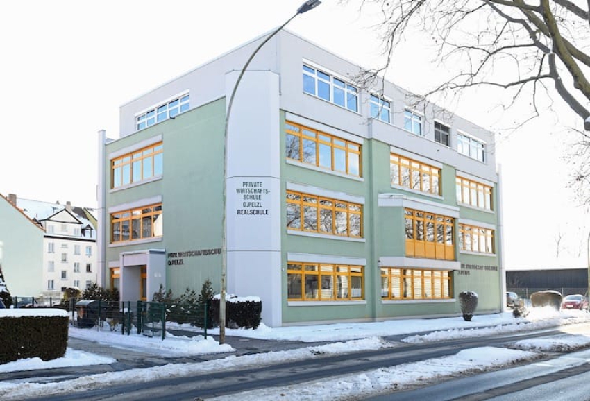 Private Wirtschaftsschule O. Pelzl - Staatlich anerkannt - stellt sich vor…