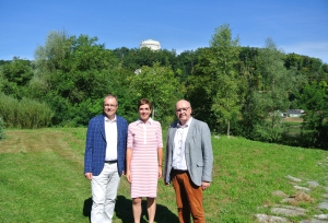 v.l.n.r. Ministerialbeauftragter Peter Brendel, Schulleiterin Susanne Poppe und Landrat Martin Neumeyer.     Emely Bauch, Landratsamt Kelheim  