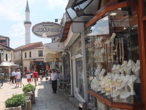 Eine Gasse im „Alten Basar“ in Skopje. Foto: Norbert Schürgers / Stadt Nürnberg