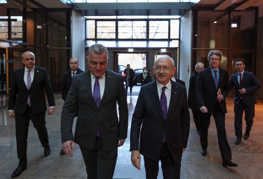 CHP Genel Başkanı Kemal Kılıçdaroğlu Almanya'da Türkiye Büyükelçiliği'ni ziyaret etti
