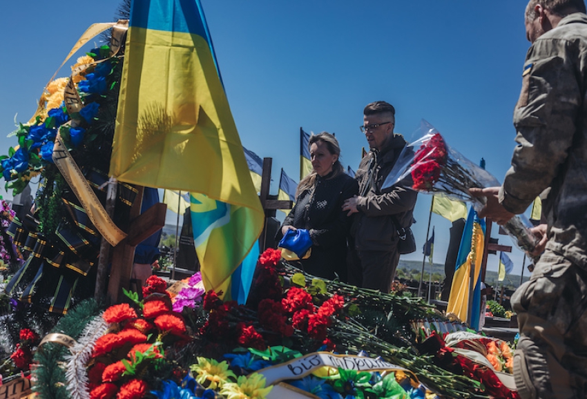 Savaşta ölen Ukrayna askeri için Harkiv'de cenaze töreni düzenlendi