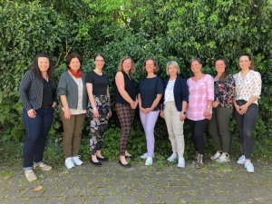 Beim Treffen der Wirtschaftsförderungen Ende April fand ein Strategie-Workshop statt. Im Bild v.l.n.r.: Lena Plapperer (Stadt Kelheim), Brigitte Kempny-Graf (Markt Langquaid), Teresa Weis (ILE), Stefanie Brixner (Stadt Kelheim), Sandra Schneider und Christine Bauer (Landkreis Kelheim), Melanie Hase (Markt Langquaid), Katharina Gassner (Öko-Modellregion Landkreis Kelheim) und Antonia Kohlbecher (Regionalmanagement Landkreis Kelheim). Foto: Veronika Alkofer, Stadt Kelheim 