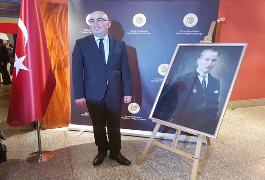 Atatürk Sevdalısı Hakan İnoğlu Gençlere Seslendi: &quot;İyi Bir Eğitim, Sizin Geleceğinizdir&quot;