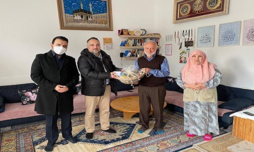 Almanya'da DİTİB camisi ramazan atmosferini yaşatmak için üyelerinin kapısını çaldı