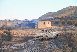 Yunanistan&#039;ın Prodromos köyünde orman yangınları devam ediyor