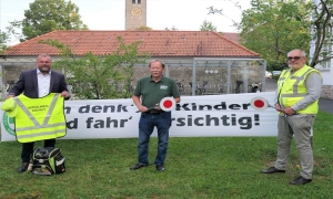 Fuß vom Gas und Schulterblick: Landrat Thomas Eberth appelliert an Verkehrsteilnehmer und wünscht Kindern und Jugendlichen sicheren Schulstart