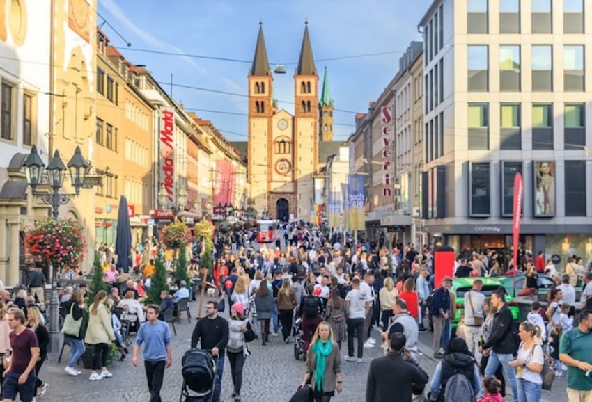 Mantelsonntag am 27. Oktober 2024 in Würzburg - Einkaufen in entspannter Atmosphäre